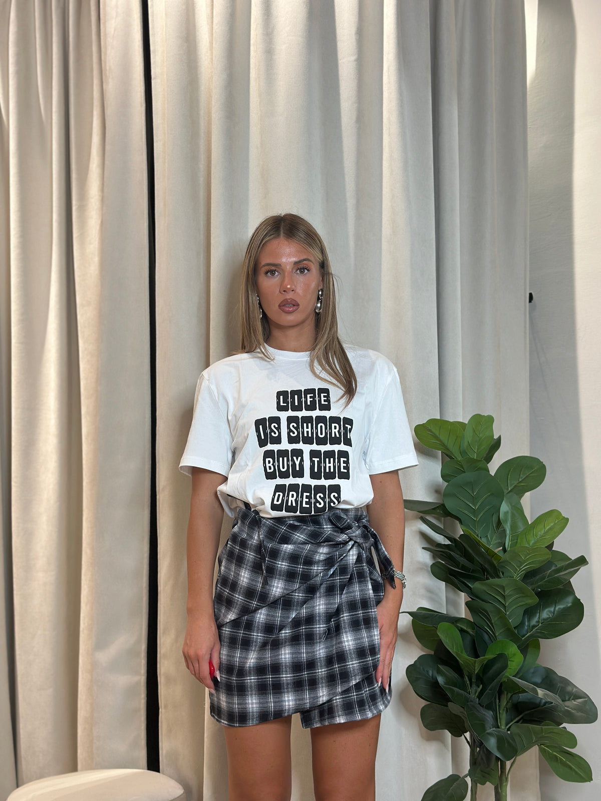 t-shirt lumina “life is short”