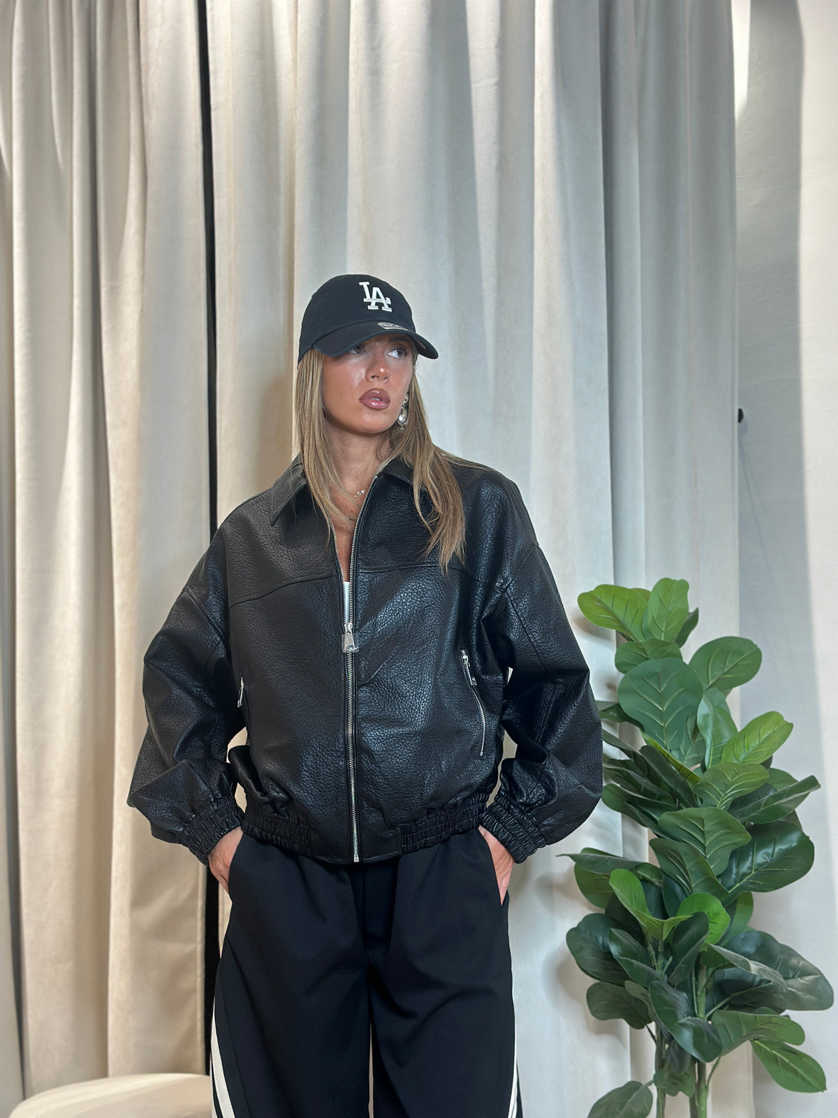 bomber ecopelle black