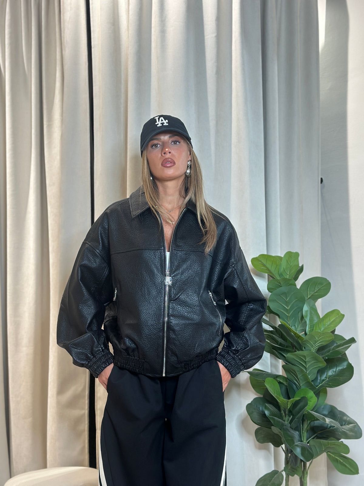 bomber ecopelle black